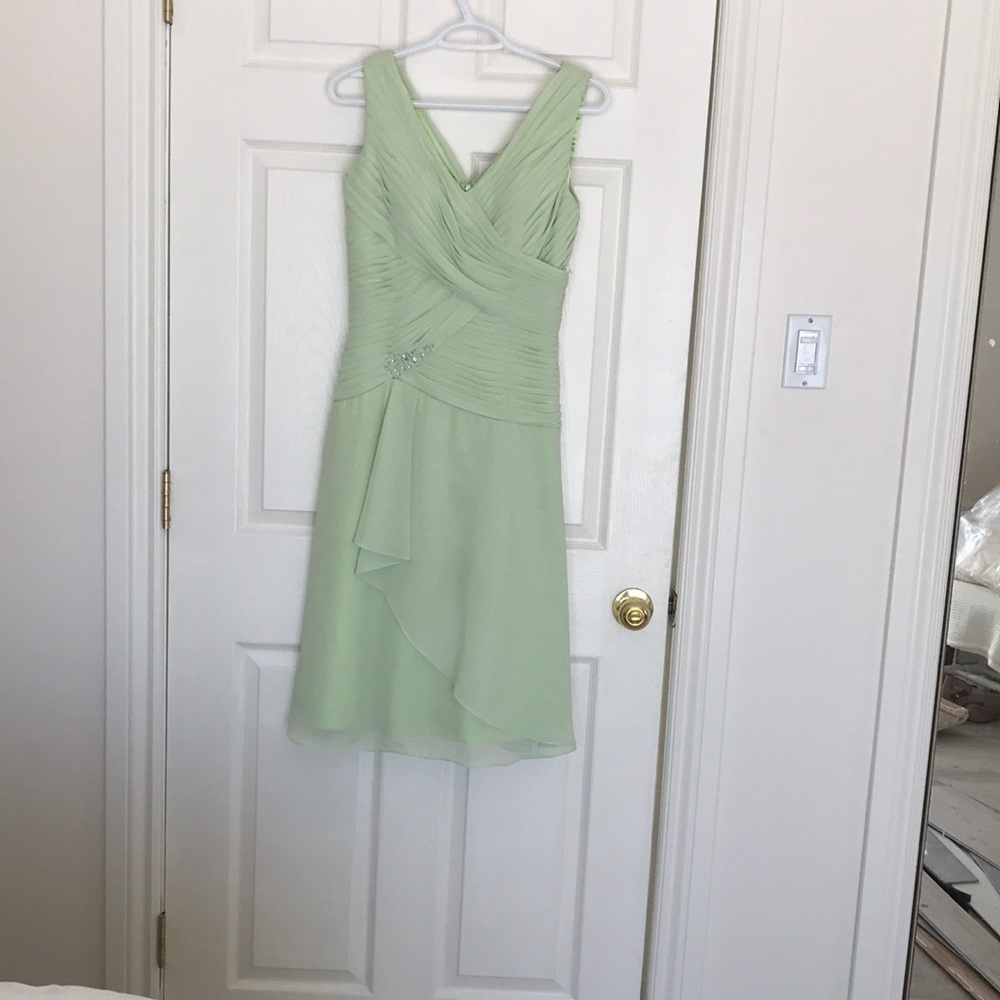 spring wedding guest dress . Size 4 . IZZY dress .